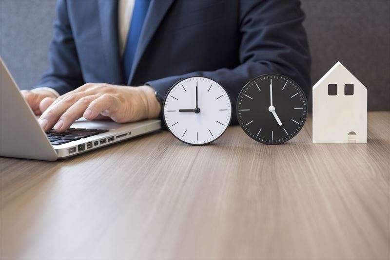 正社員の労働時間は何時間？